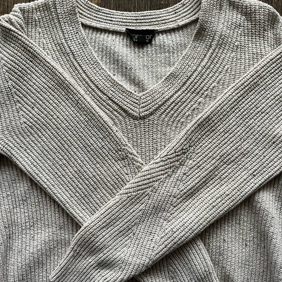 Cute v - neck knit! - Picture 1 of 2
